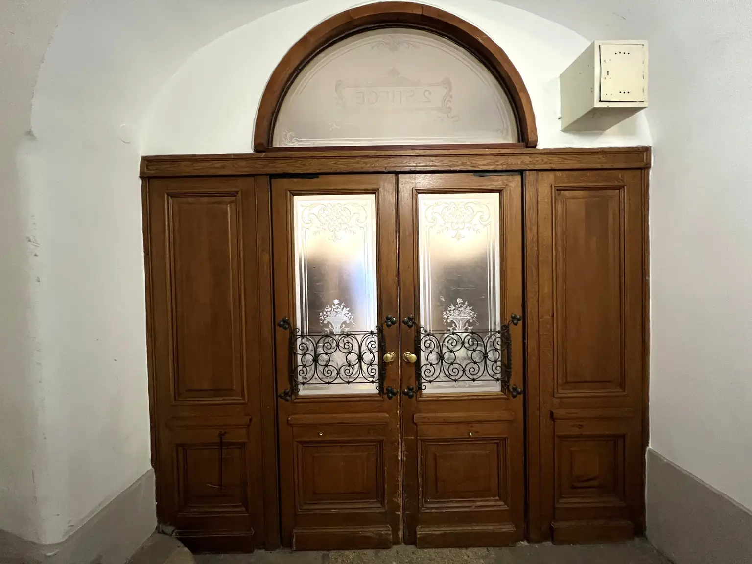 Charmante Altbauwohnung im Herzen Wiens / Charming apartment in an old-style building in the heart of Vienna