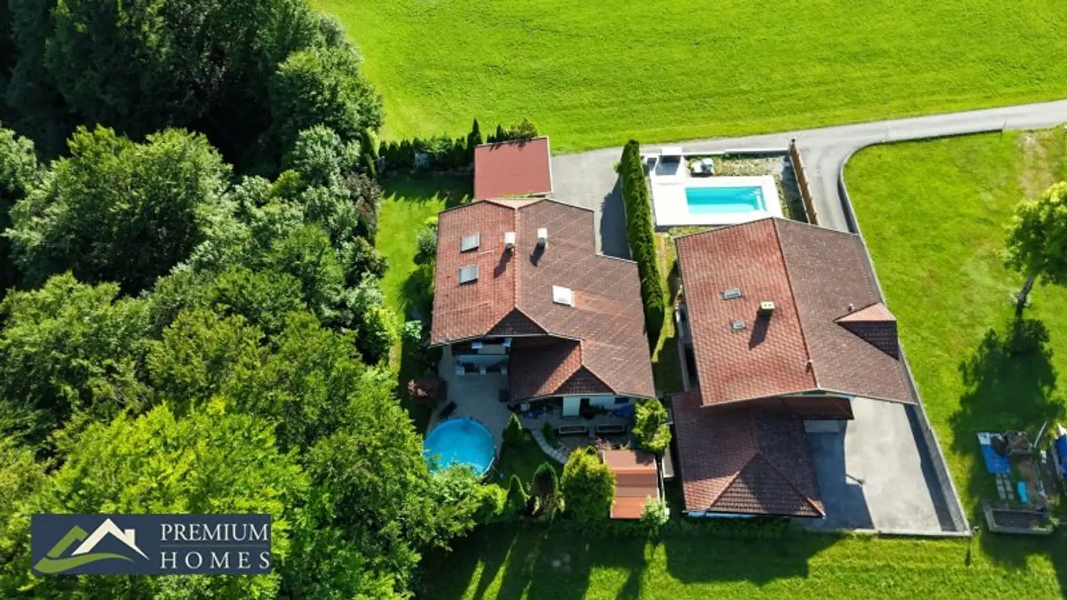 BREITENBACH am Inn - Großzügiges Einfamilienwohnhaus mit Terrasse, Balkon, Keller, Garage, zwei Carports, Garten, Gartenhaus, Geräte- und Holzschuppen