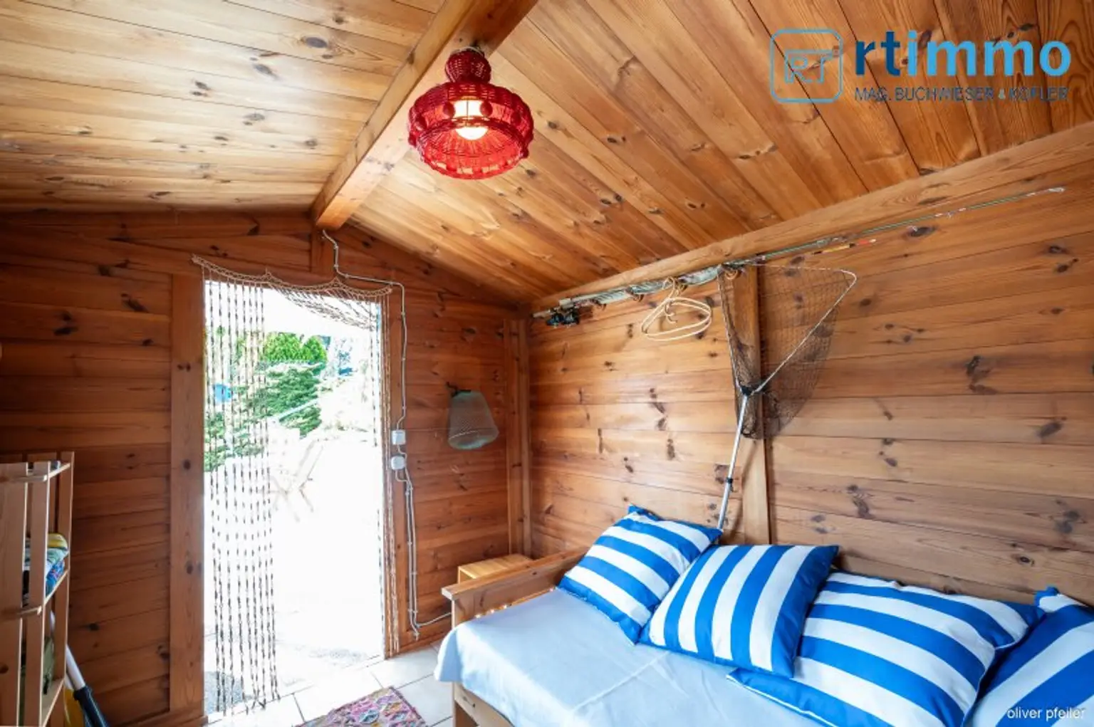 LIEBEVOLL GEPFLEGTES TRAUMHAUS AM SEE MIT KAMIN; SEETERRASSE, SOMMERHÄUSCHEN AM WASSERUND GARAGE