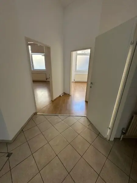 Ruhige Lage, modernes Büro/Praxis mit Autoabstellplätzen in zentraler Lage! Unbefristet!