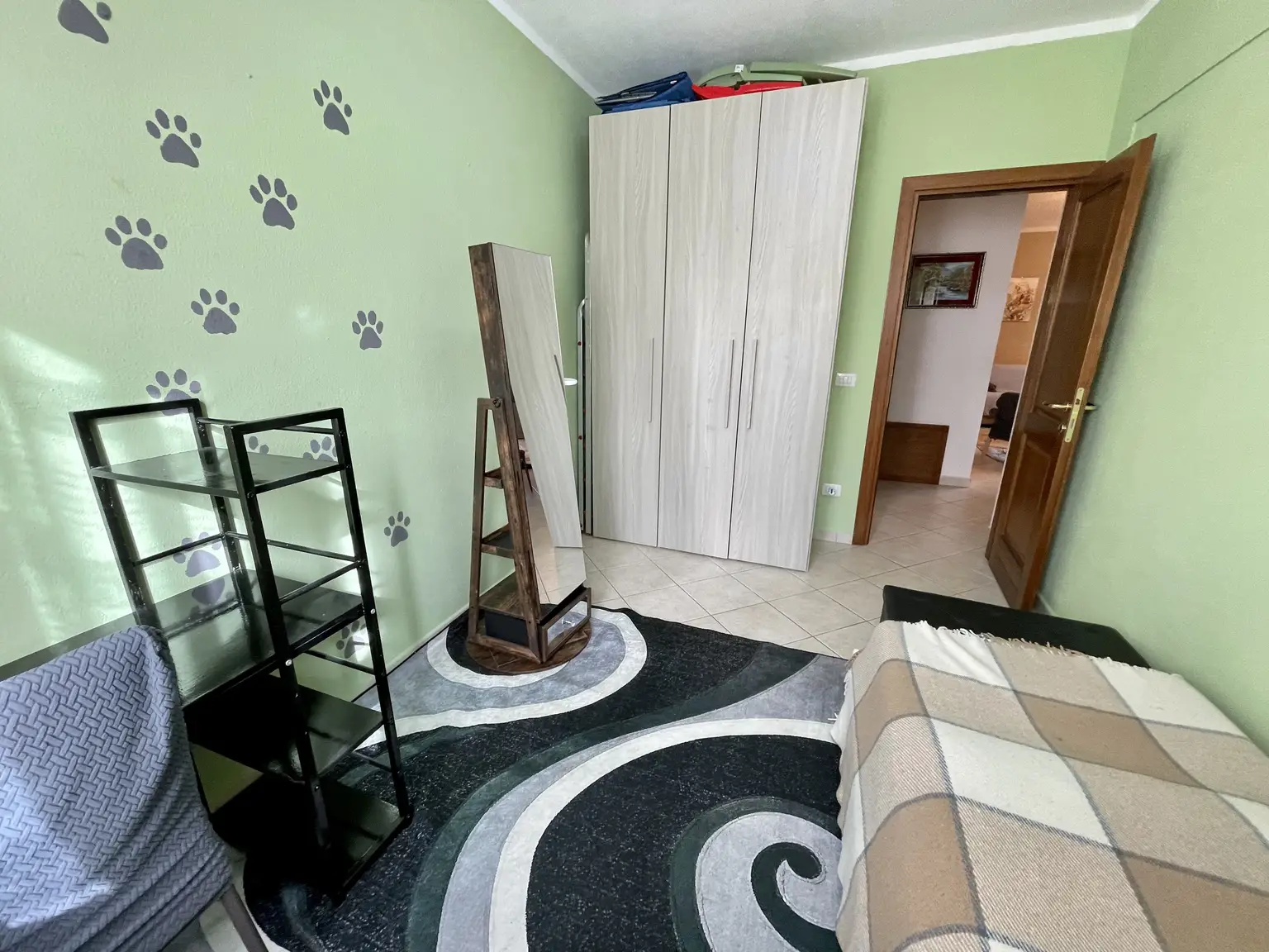 Sardinien: Sonnige 3-Zimmer‑Wohnung mit Terrasse & Bergblick - nur 7 km zum Meer