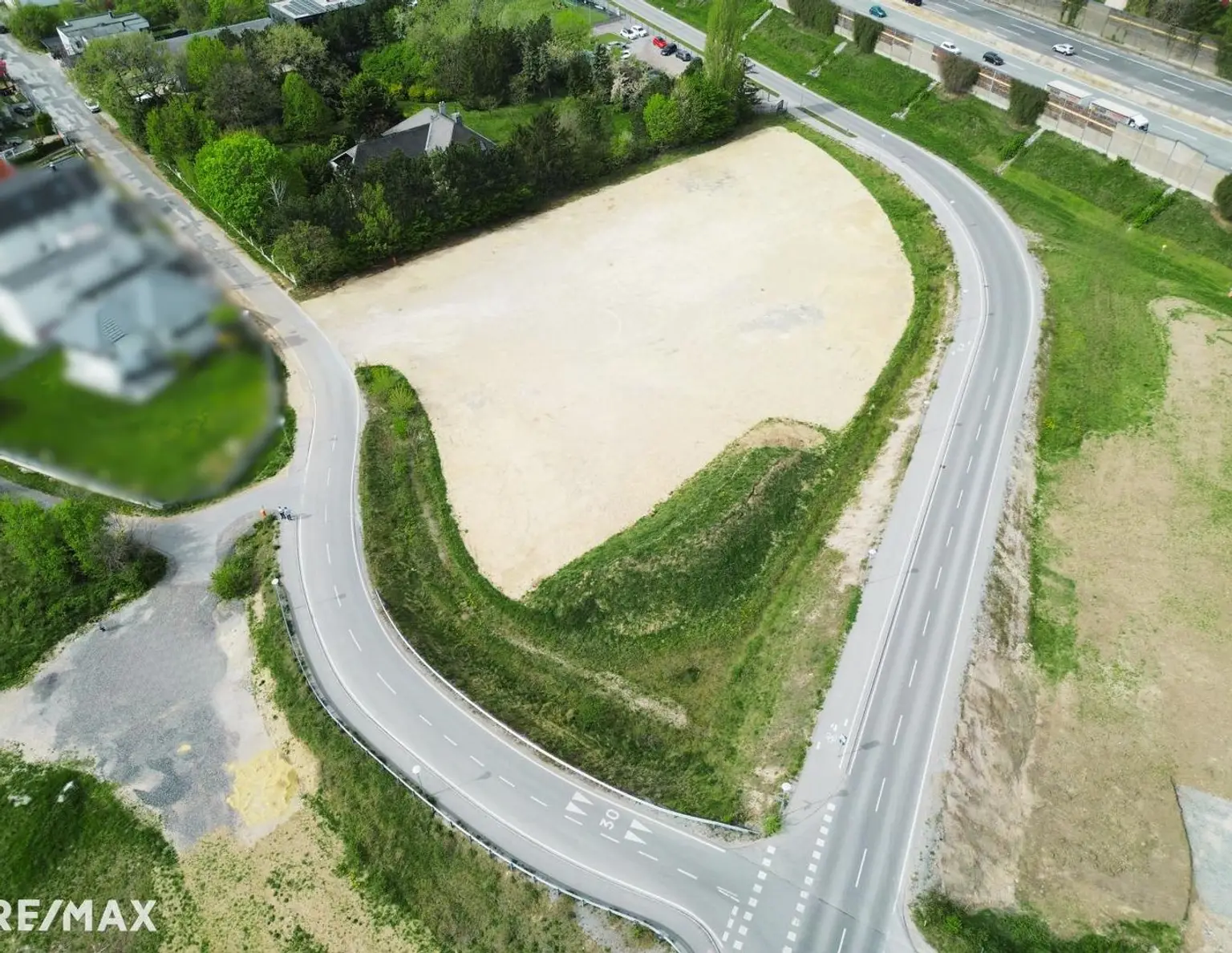 Perfekte Lage, nur ca. 800 Meter zum Autobahnanschluss A2 Kottingbrunn