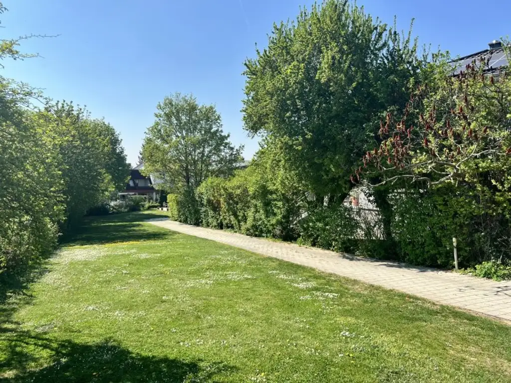Moderne, zentrumsnahe Familienvilla mit großem Garten in gefragter Grünruhelage (!)
