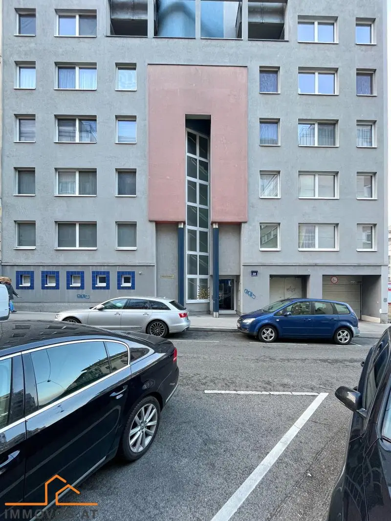 IHR NEUES ZUHAUSE IN DER STADT // KOMPAKT, PRAKTISCH UND PERFEKT ANGEBUNDEN // 1,5 ZIMMER UND GARAGENSTELLPLATZ
