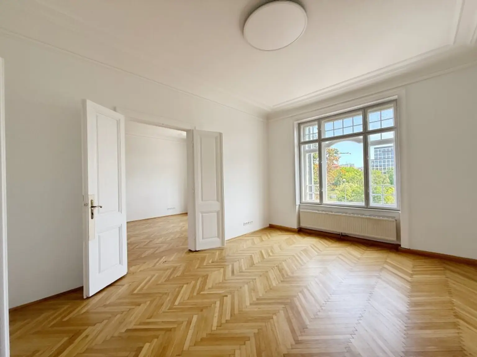 Charmante Bürofläche im sanierten Stilaltbau, unmittelbar bei der U4 und nahe dem 1. Bezirk