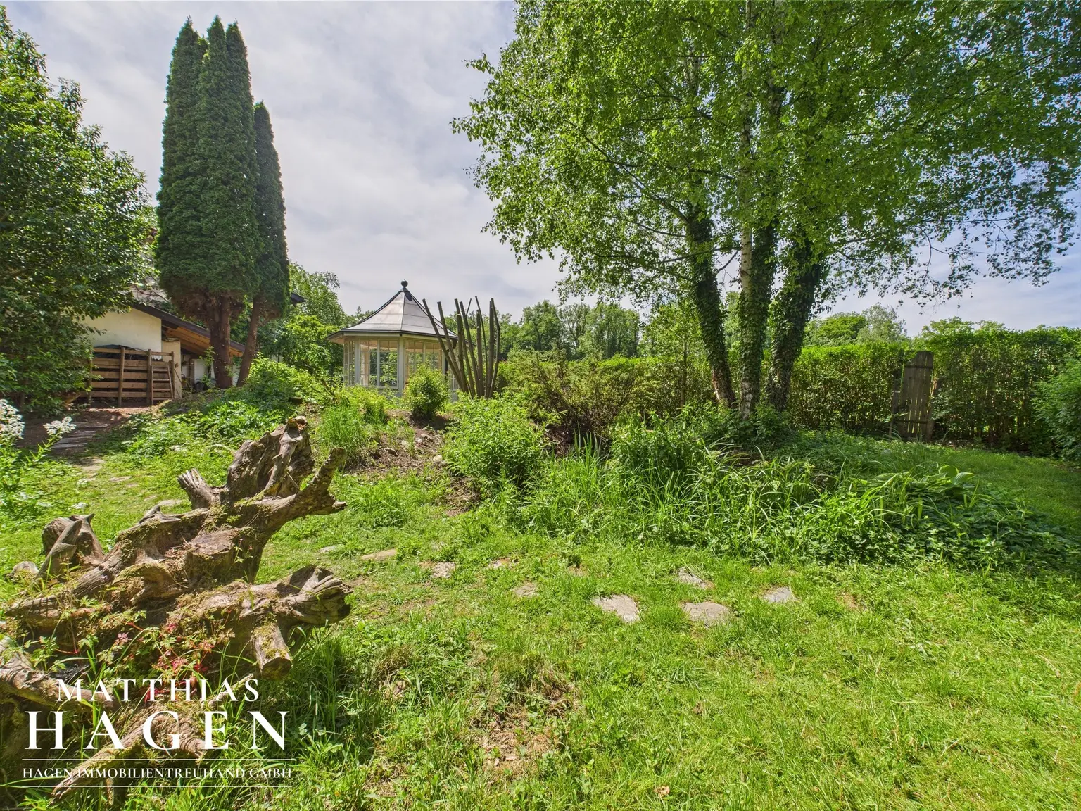 Bungalow - 2 Grundstücke
Ideal für Familien oder als Investment
