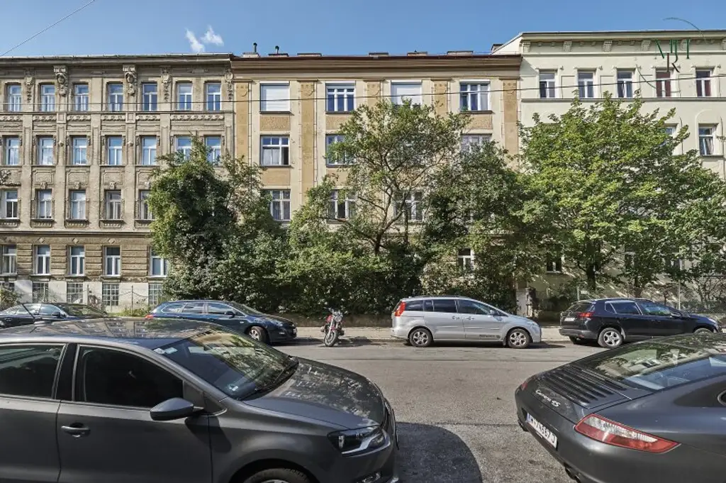 Renovierungsbedürftige Singlewohnung bei Bahnhof Hernals