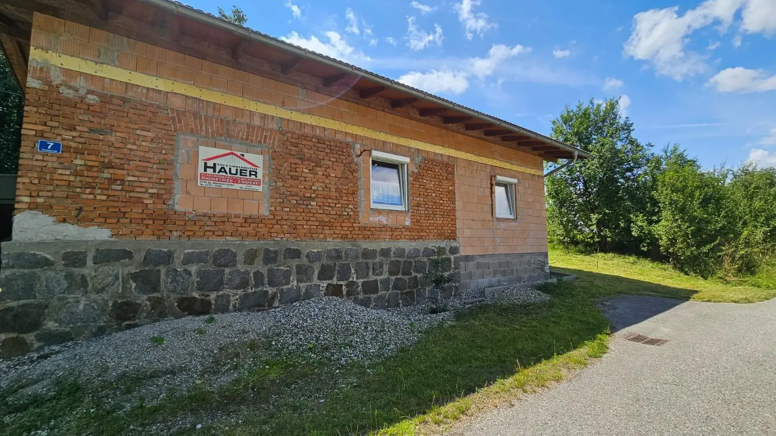 Innviertel-Highlight! Schöner neuwertiger Bungalow mit gr. Garage und schönem Garten in Eggerding nahe Andorf und Schärding zu verkaufen!