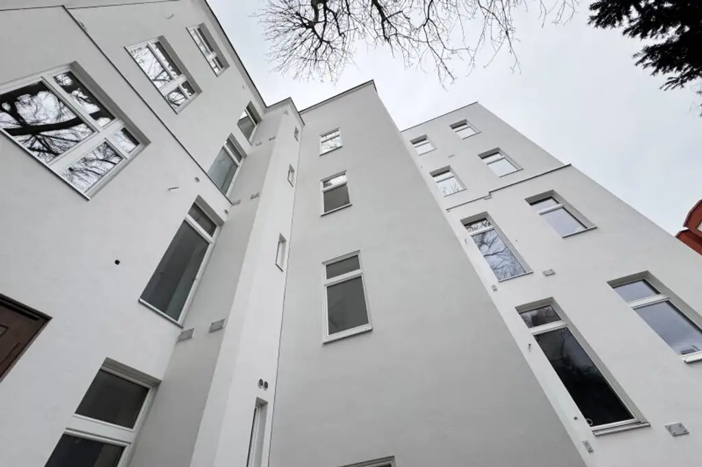 Erstbezug | Top sanierte 2-Zimmer Maisonette | 2 Balkone | unbefristet