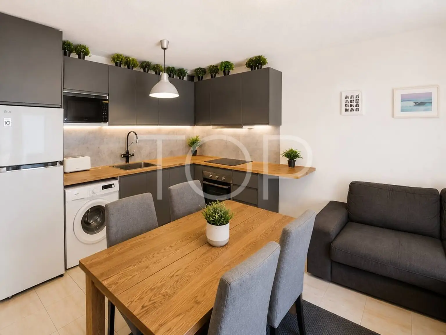 cocina y mesa de comedor