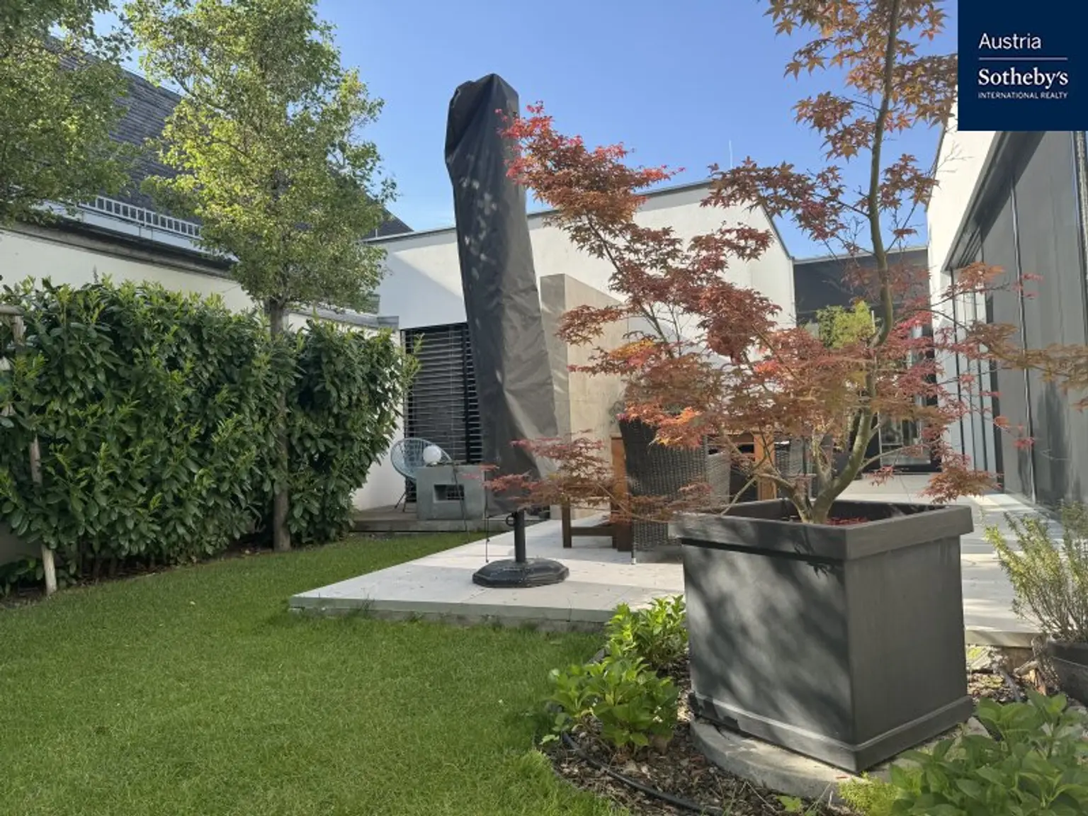 Privatsphäre & Perfektion – Architektenvilla mit Garten, drei Terrassen & Homeoffice