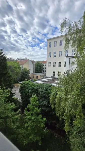2-Zimmer-Wohnung in brauchbarem Zustand (Sanierungsbedarf!) - Balkon+Hofausrichtung - 3.Stock OHNE Lift