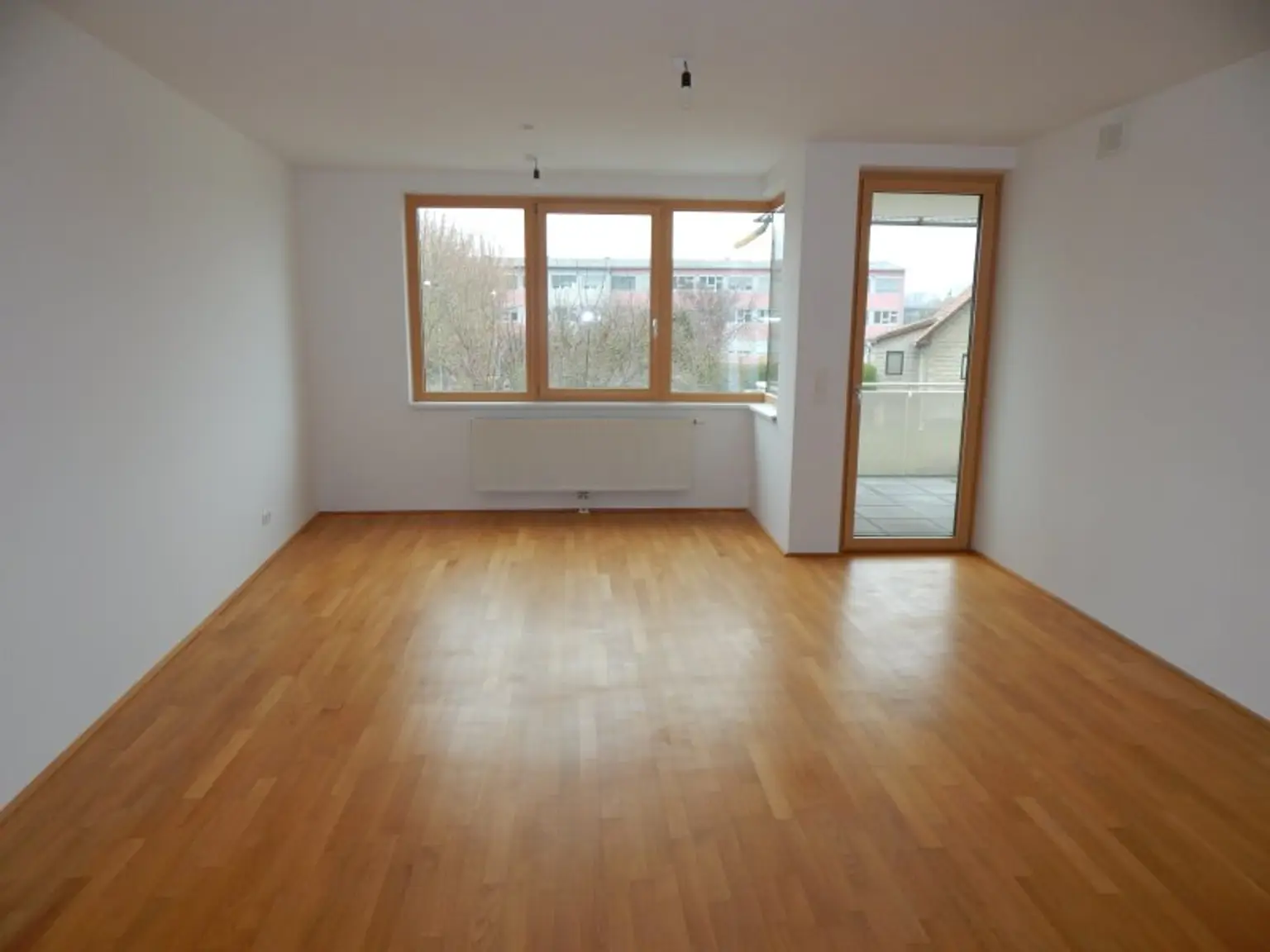 "PROVISIONSFREI" Helle und ruhige 3 Zimmer Terrassenwohnung mit Tiefgaragenplatz