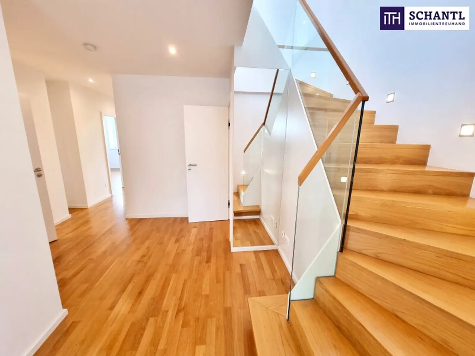 WOW! Lichtdurchflutete Traumwohnung mit hofseitiger Terrasse! Neues Lebensgefühl im Dachgeschoss mit perfekter Raumaufteilung + Kamin + Ideale öffentliche Anbindung! Jetzt zugreifen!