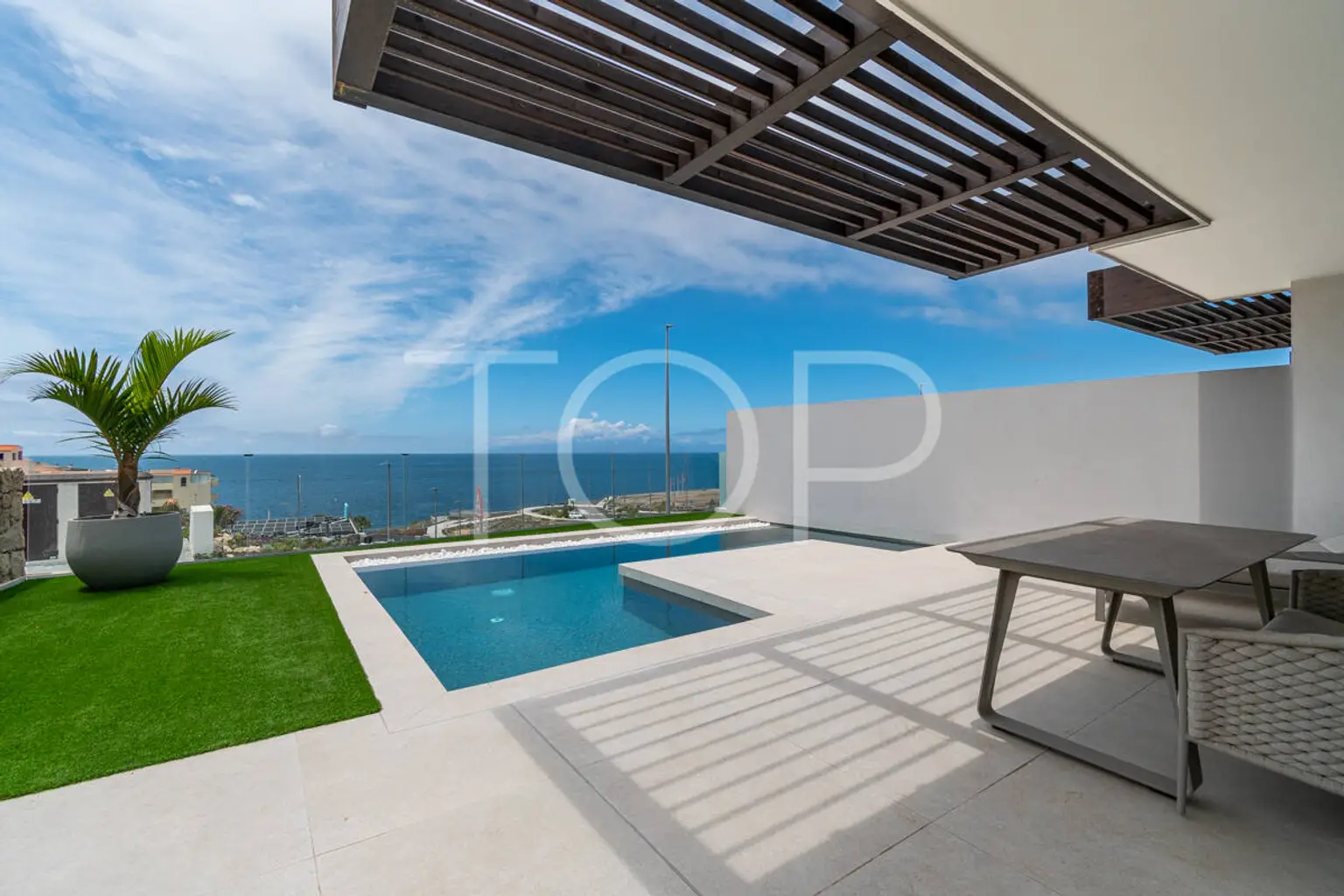 High-end apartment with garden and private pool in Iconic, Callao Salvaje