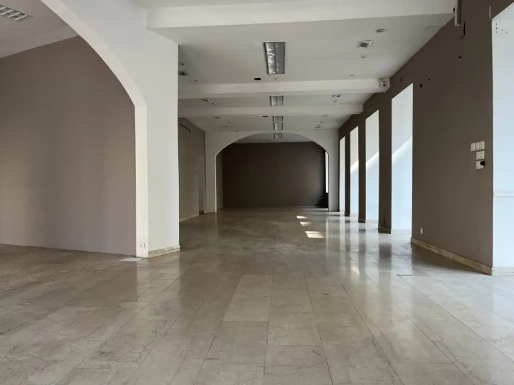 220 m² Geschäftsfläche für Büro/ Praxis/ Lokal mit großen Auslagenfronten nähe Hütteldorfer Straße!