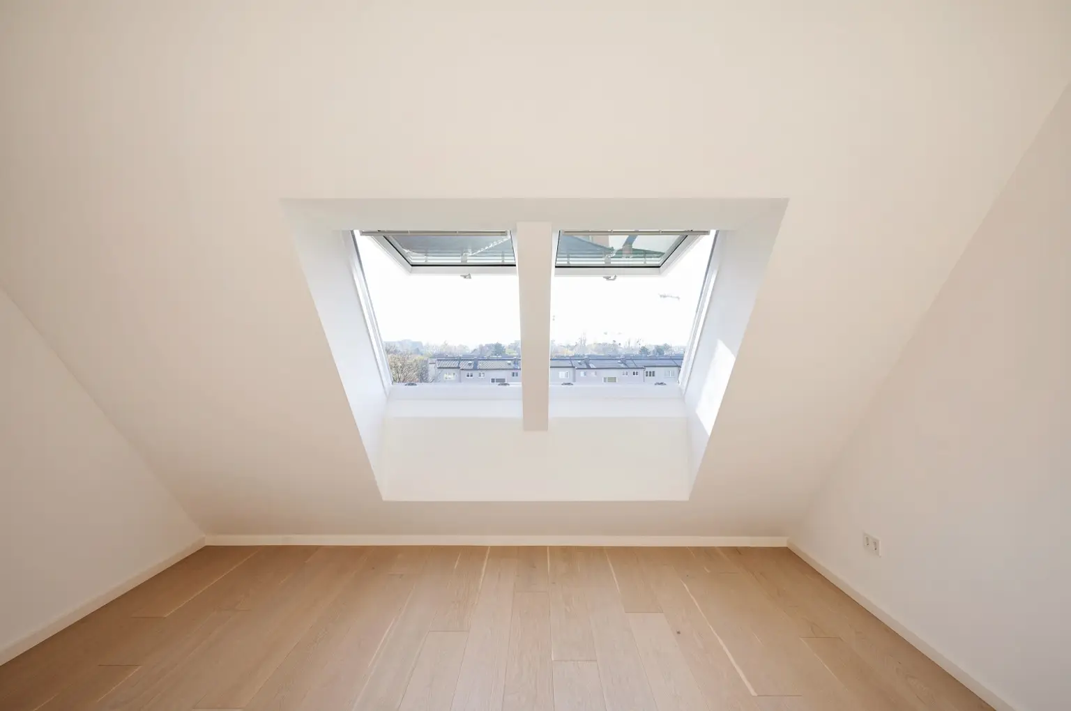 4-Zimmer-Dachgeschosswohnung mit Terrasse in idyllischer Grünlage 
nahe Donau - ERSTBEZUG!