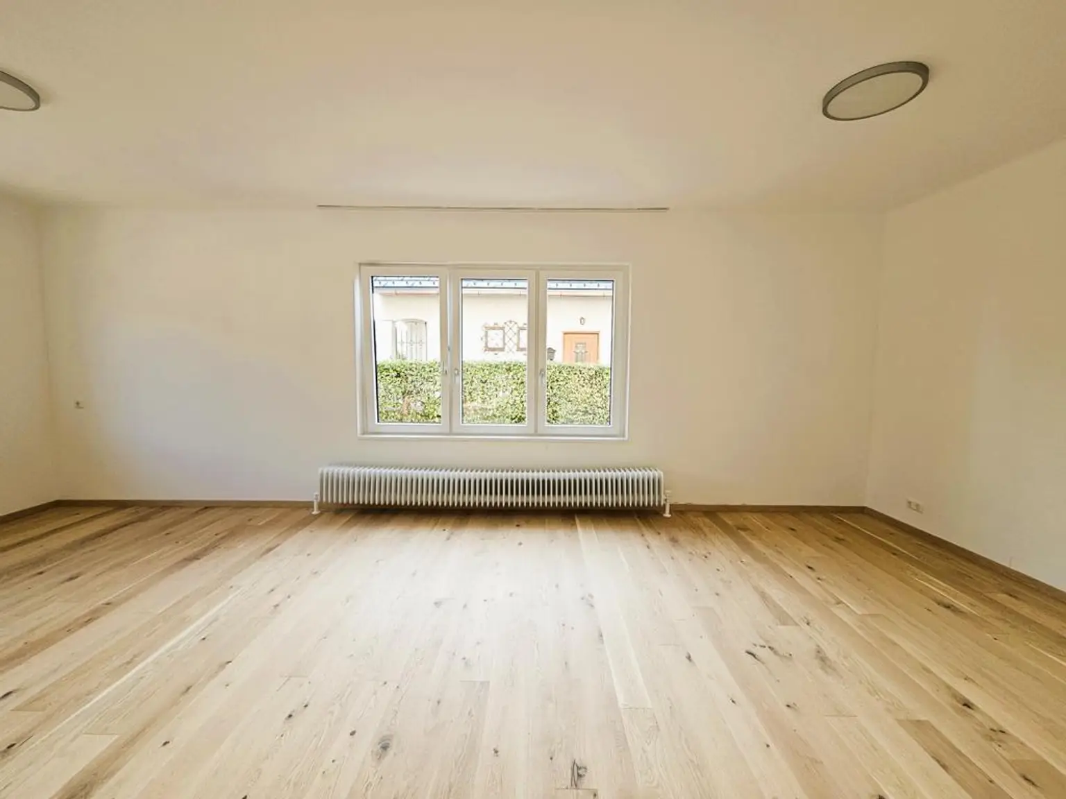 Top sanierte 3-Zimmer-Wohnung mit neuer Küche und Garage!