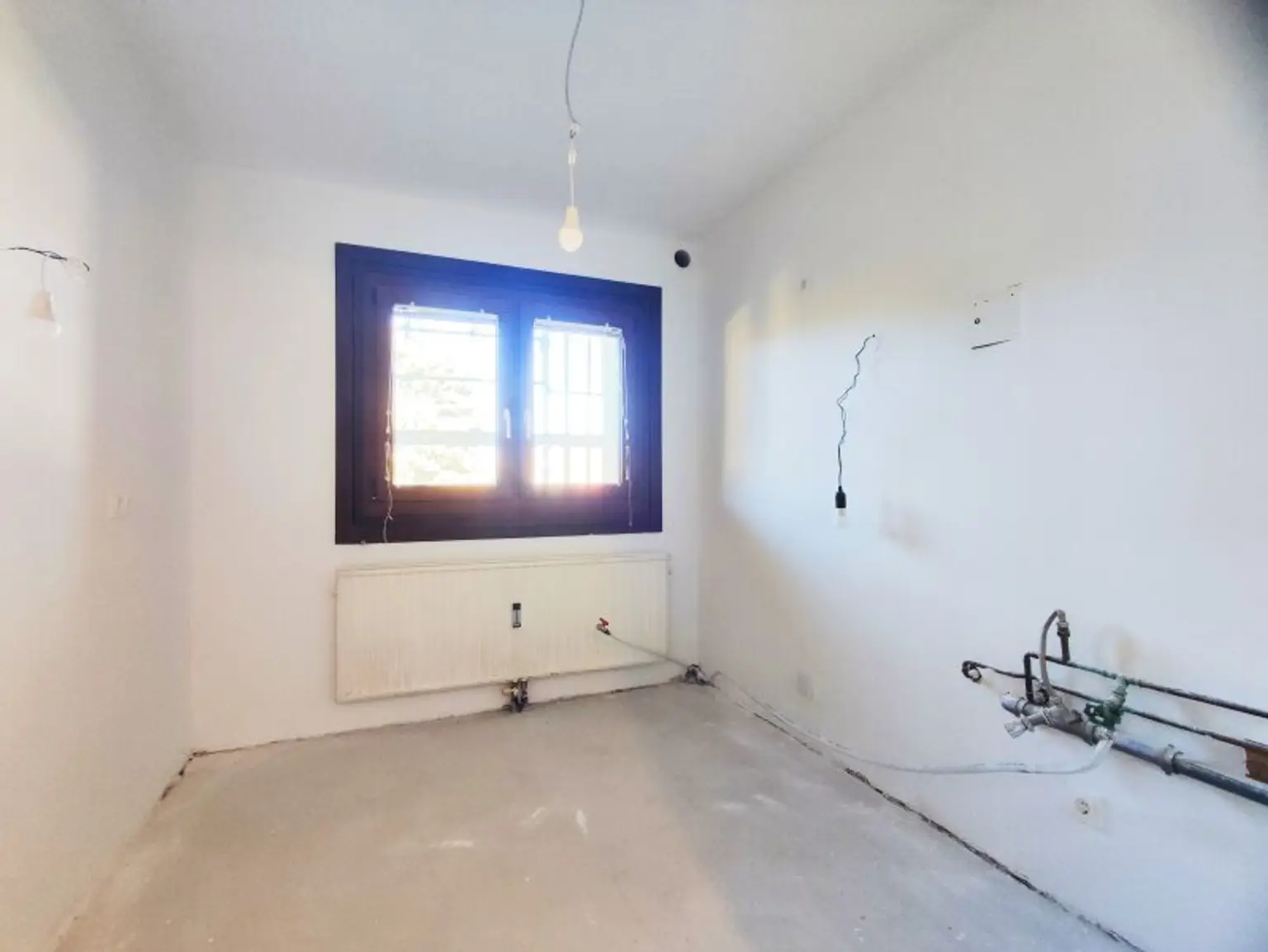 EDELROHBAU - Sanierungsbedürftige 3-Zimmer Wohnung mit Loggia