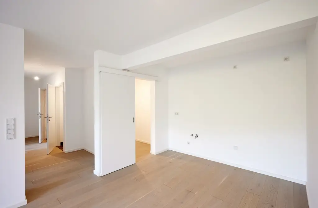 ERSTBEZUG!  4-Zimmer-Wohnung mit Balkon und Parkblick nahe der Donau!