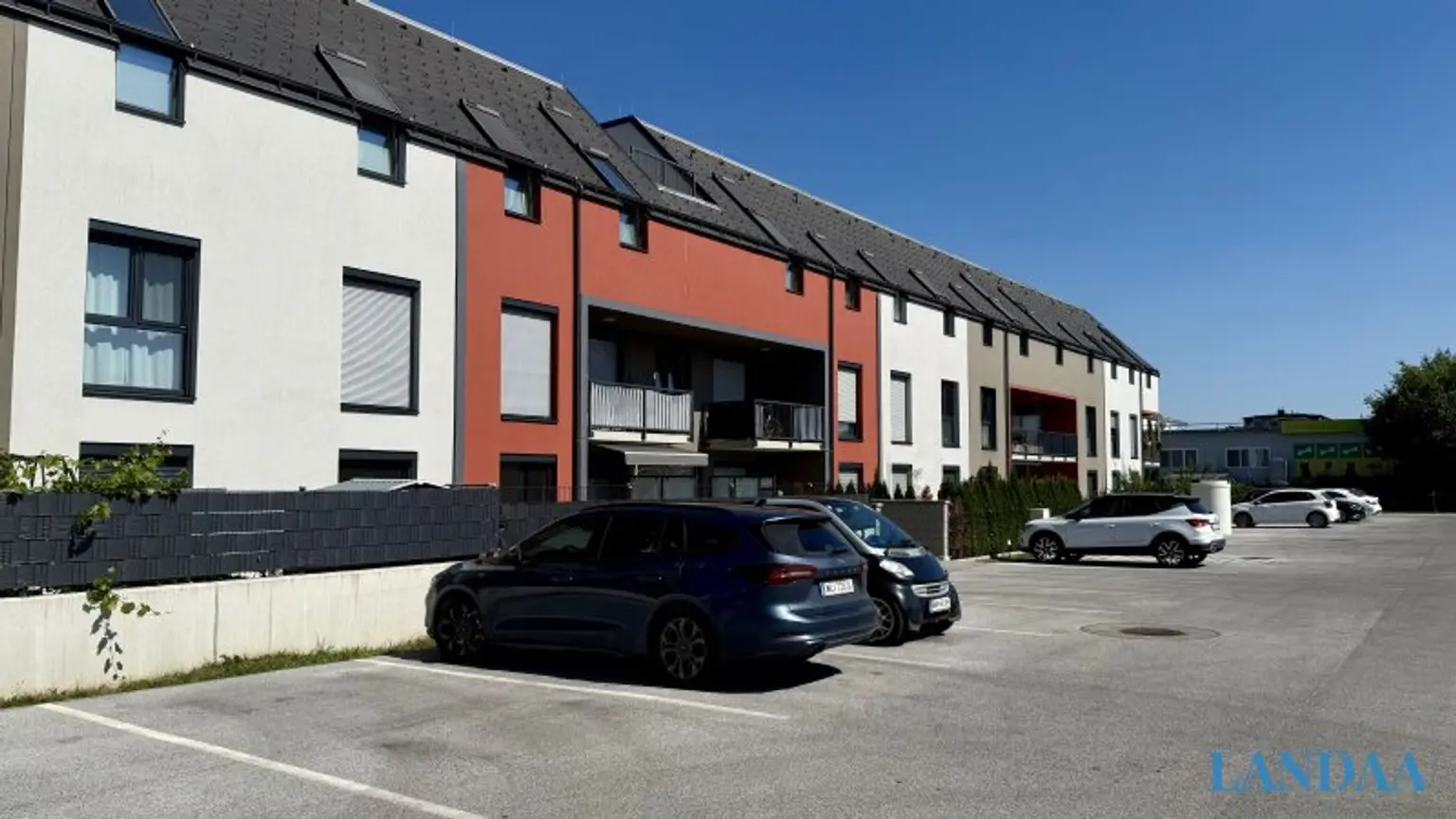Ihre neue Traumwohnung mit großzügiger Dachterrasse plus 2 Autoplätze