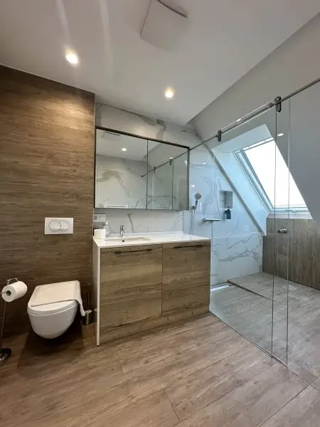 MÖBLIERTE WOHNUNG MIT DACHTERRASSE - MODERNSTE AUSSTATTUNG