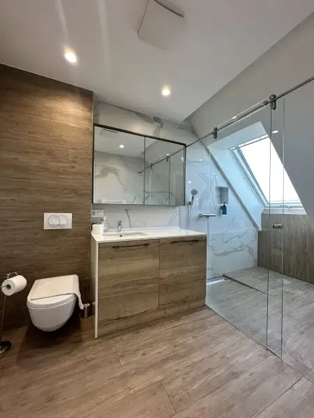 MÖBLIERTE WOHNUNG MIT DACHTERRASSE - MODERNSTE AUSSTATTUNG