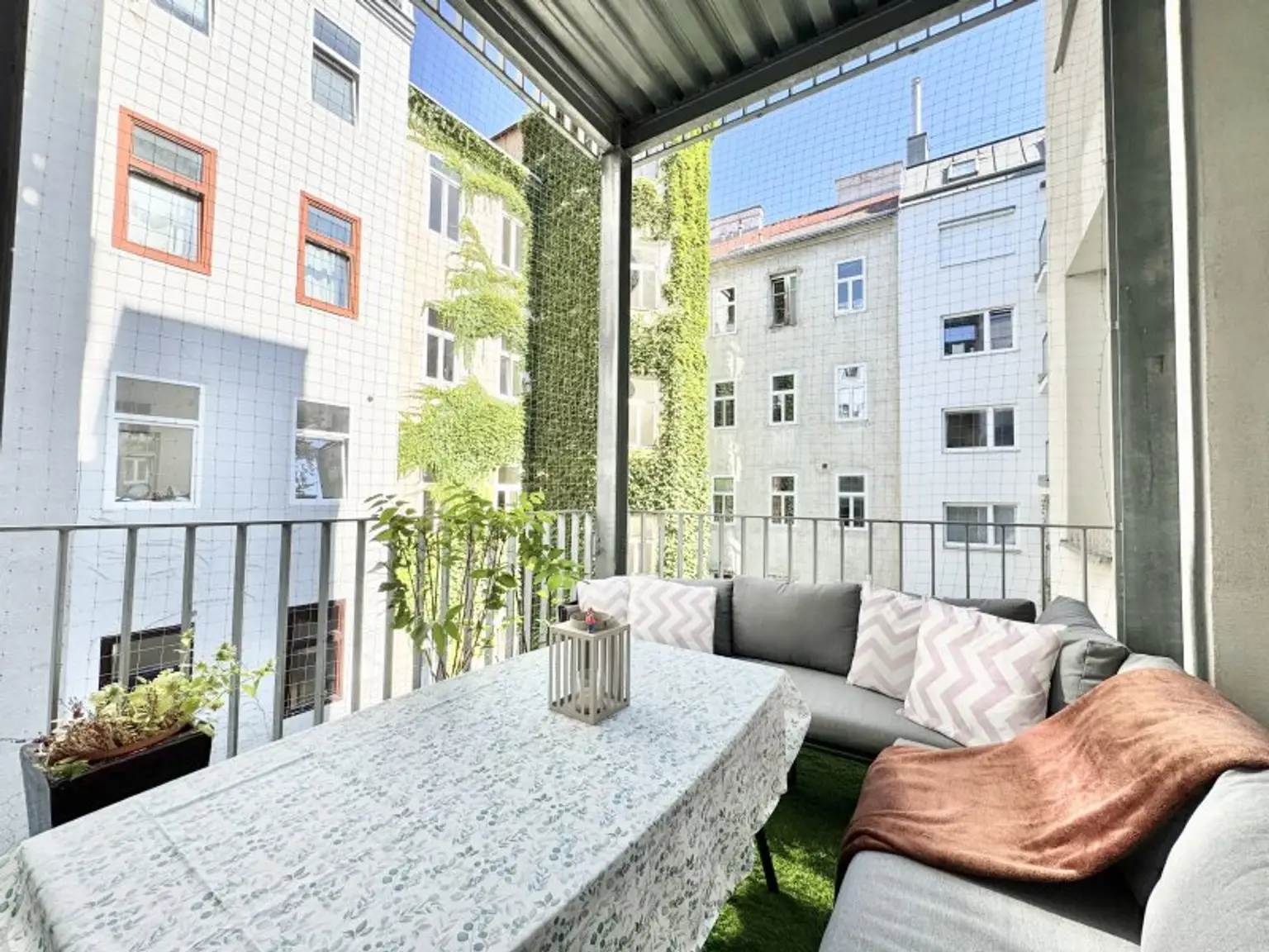 Einzigartiges LOFT in Hofruhelage | Traumhafte Immobilie mit großzügigem Balkon | Vollmöbliert bei Bedarf