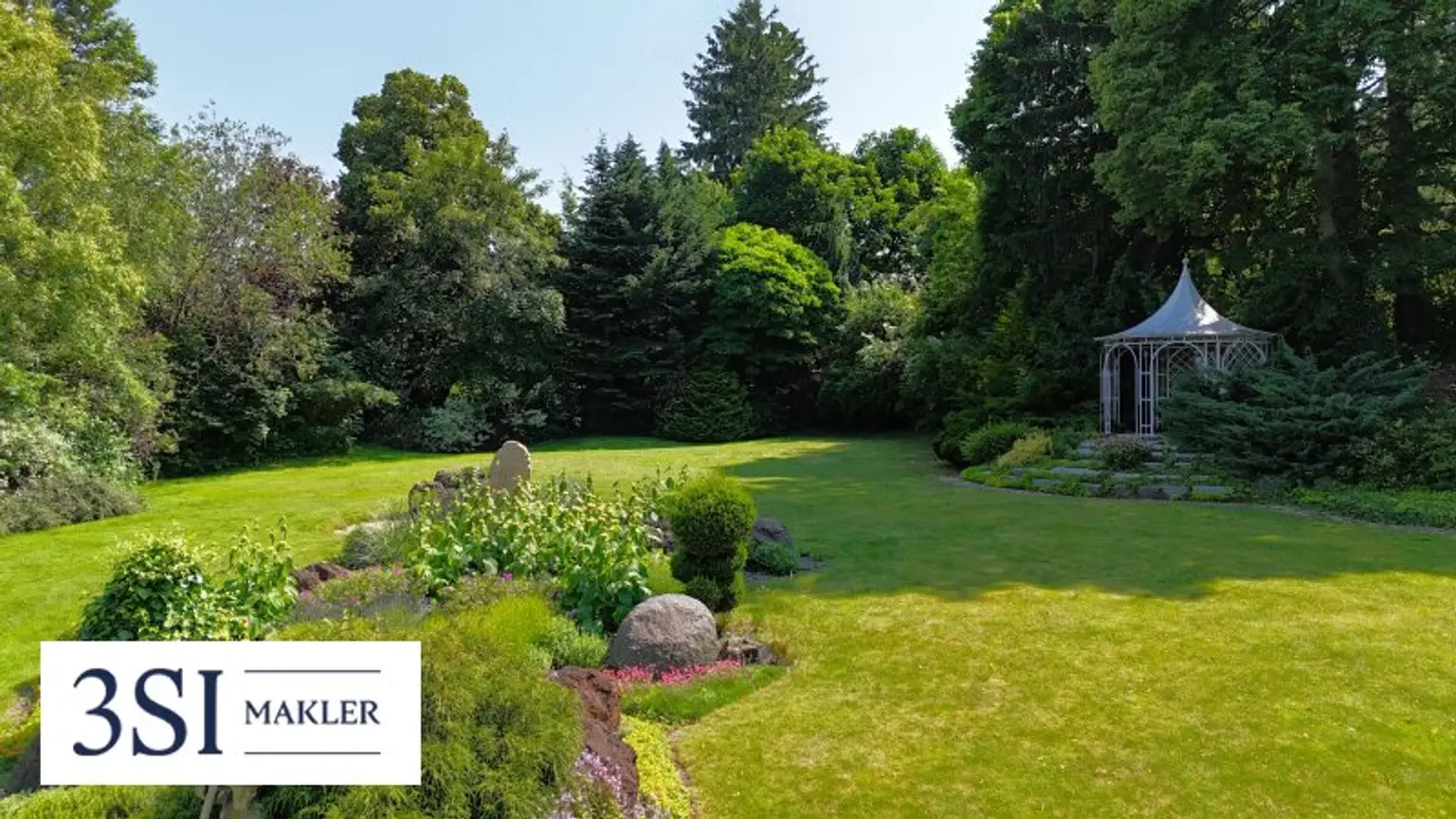 Luxuriöse Villa in Gießhübl: Stilvolles Wohnen mit Pool & traumhaftem Garten!
