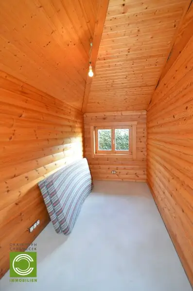 CHRISTOPH CHROMECEK IMMOBILIEN - SULZ IM WIENERWALD - Traumhafter Baugrund mit Blockhaus in Grün-Ruhelage!
