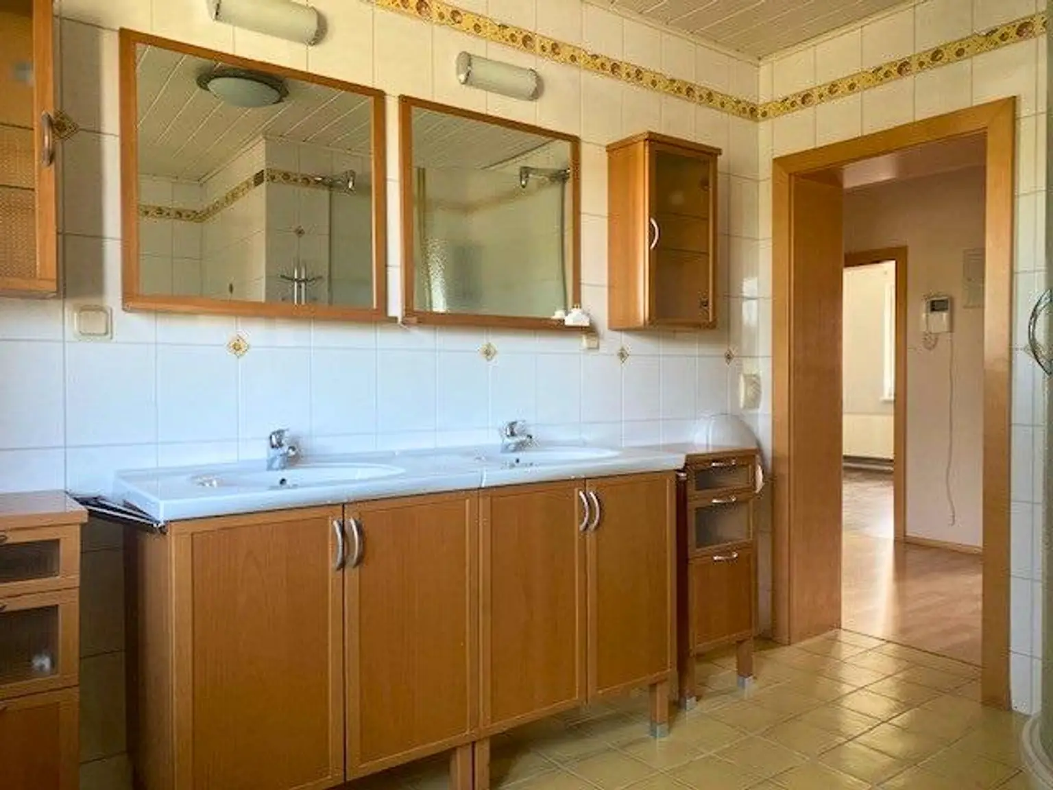 Mehrfamilienhaus in Wiener Neustadt- viel Platz für Generationen!