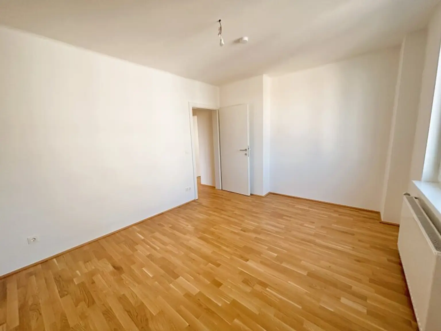 Neu sanierte 4-Raum-Wohnung mit Balkon in perfekter Lage!