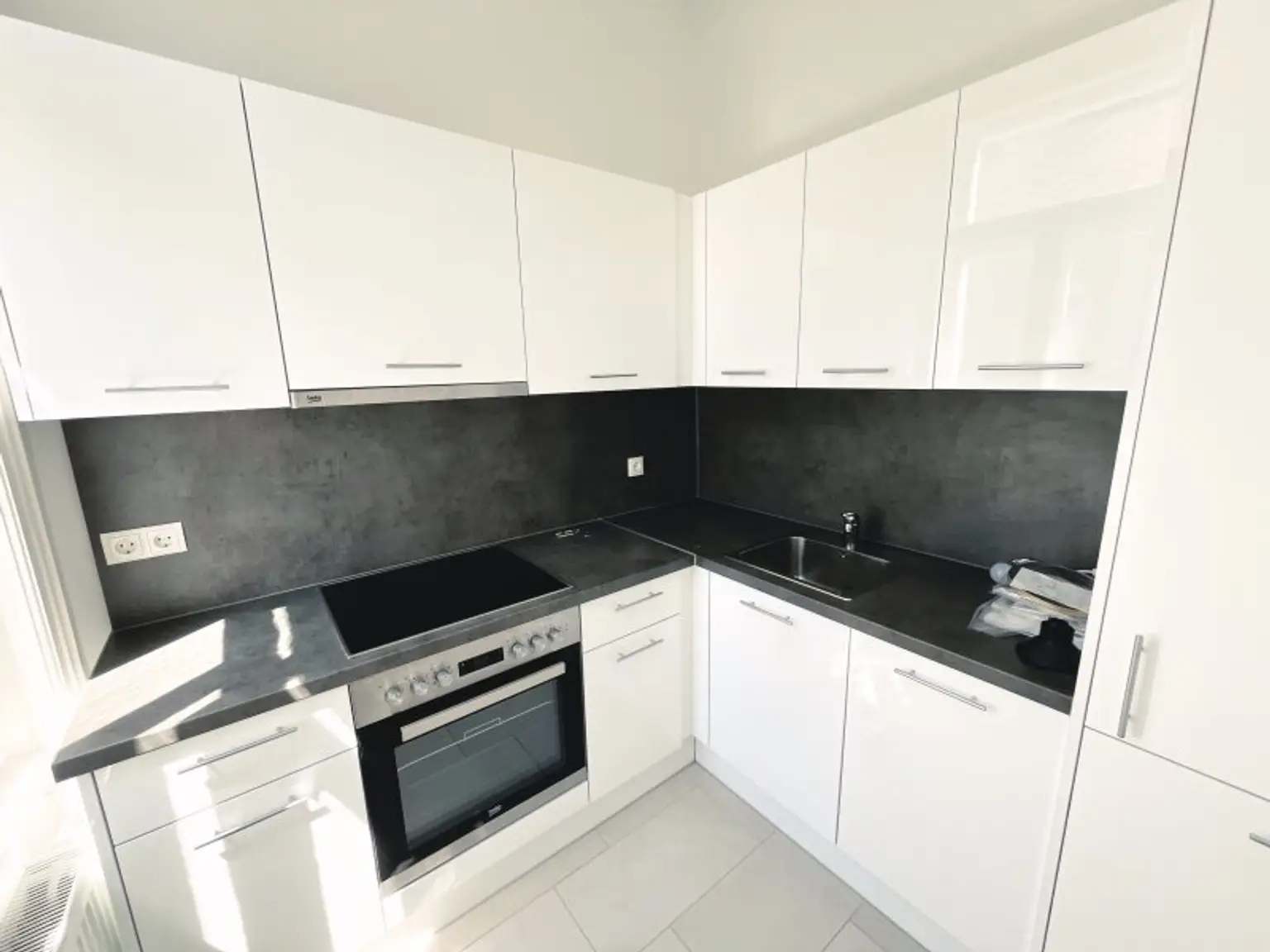 Südausrichtung mit absoluter Ruhelage im Innenhof! 2-Zimmer-Altbau-Wohnung mit elegantem Charme!