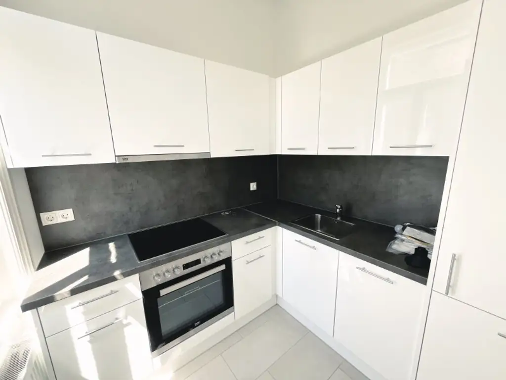 Südausrichtung mit absoluter Ruhelage im Innenhof! 2-Zimmer-Altbau-Wohnung mit elegantem Charme!