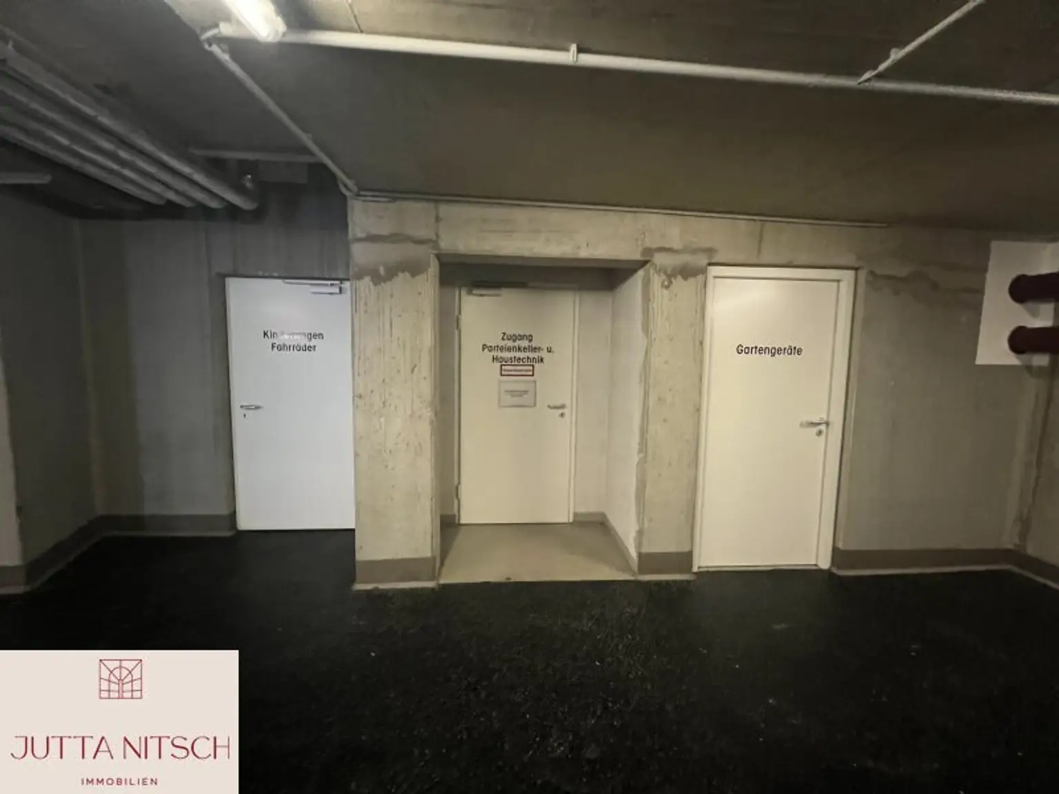 Barrierefreie Gartenwohnung mit zwei Terrassen und zwei Garagenplätzen - Gießhübl Zentrum