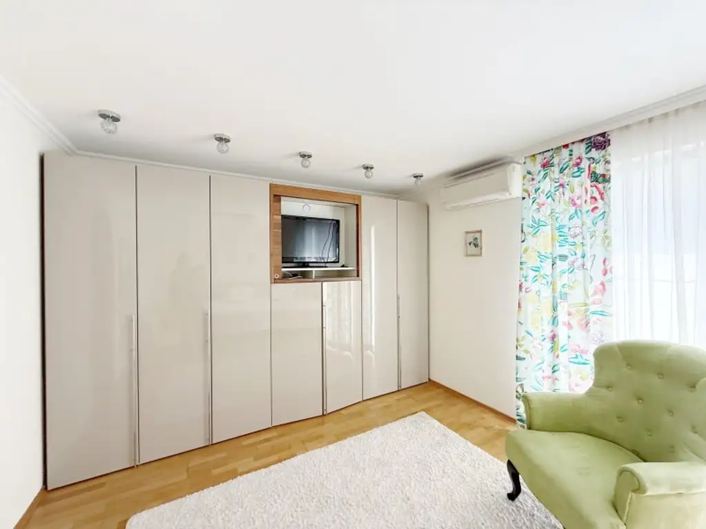 Move Right In: Fully Furnished Family Home in Weidling – 360 m²