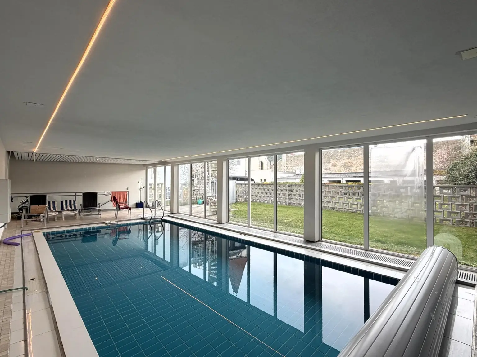 EG / Swimming-Pool, beheizt, bedeckt