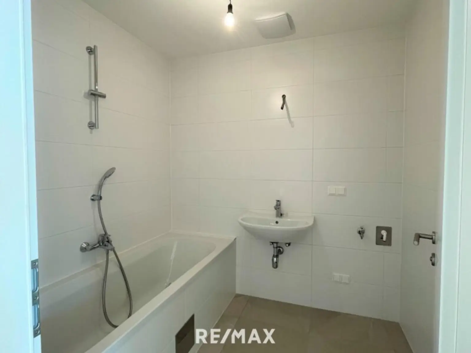 Bad 1 mit WM-Anschluss