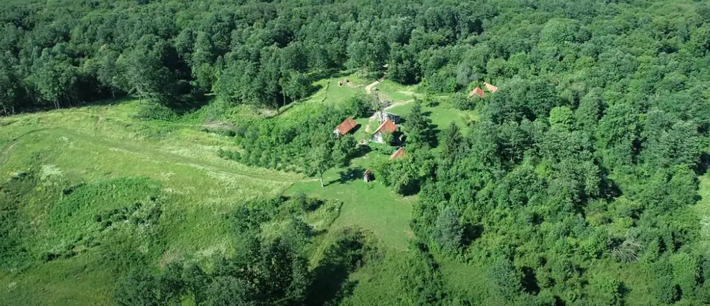Zentral-Kroatien: Einmalig schönes und großes Anwesen in absoluter Alleinlage mit direktem Flusszugang