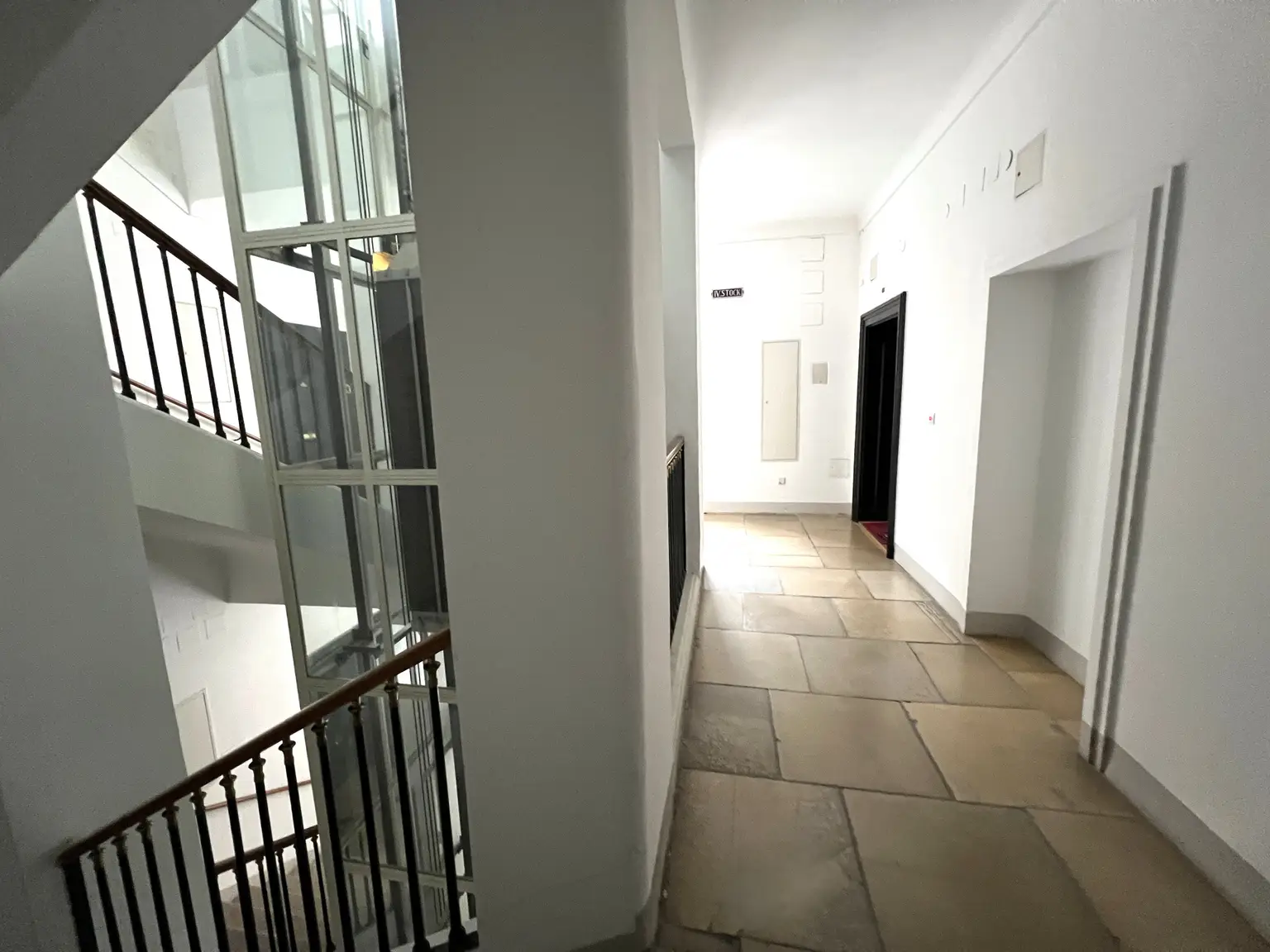 Charmante Altbauwohnung im Herzen Wiens / Charming apartment in an old-style building in the heart of Vienna