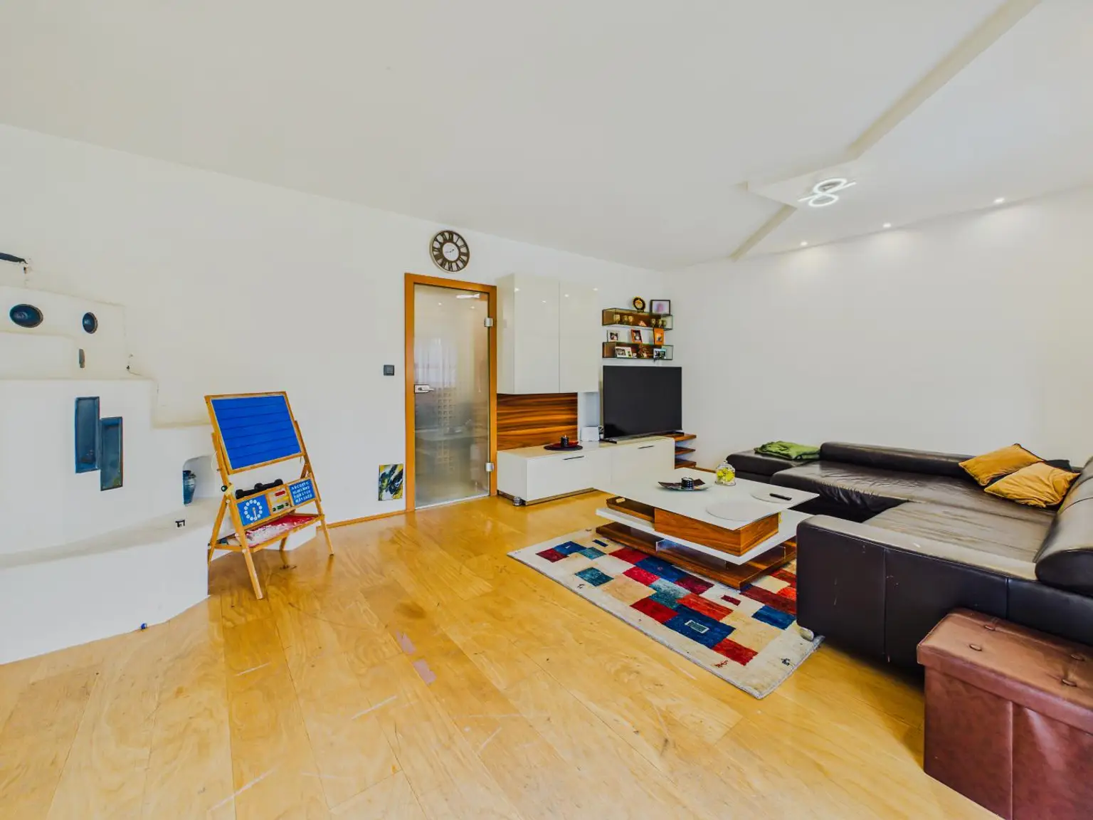 Wohn- und Essbereich 6