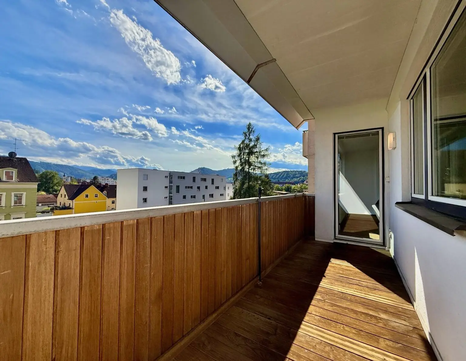 PROVISIONSFREI I LIFT I 3 ZIMMER I BAD MIT WANNE I SONNIG & HELL I LOGGIA I INNENHOFLAGE I PROJEKT WOHNEN I