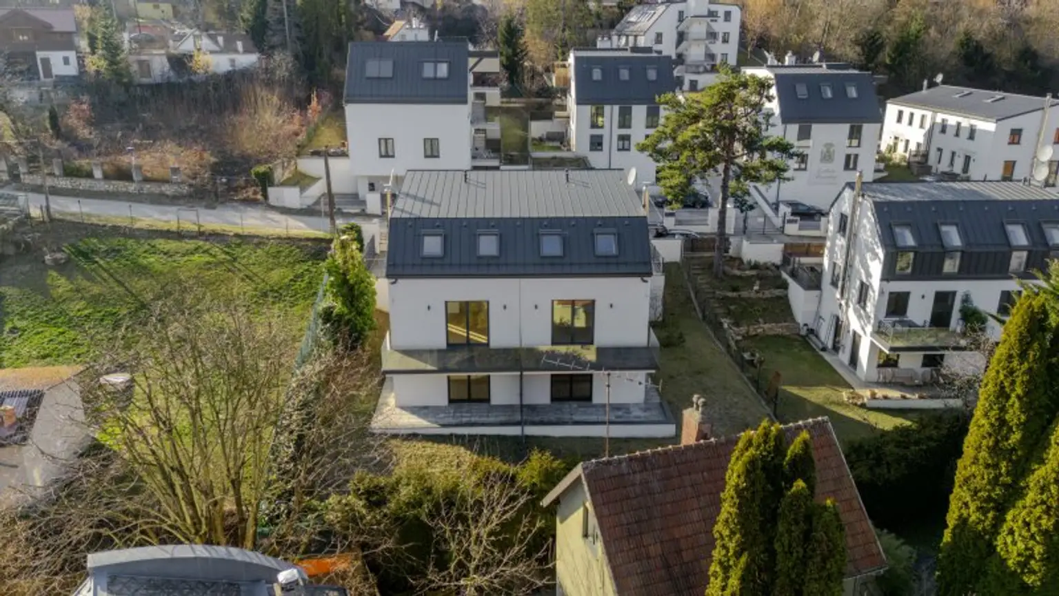 10 Minuten zum Auhof Center! ERSTBEZUG! Doppelhaushälfte mit 170 m2 Wohnfläche in ruhiger Wohnlage mit Grünblick!