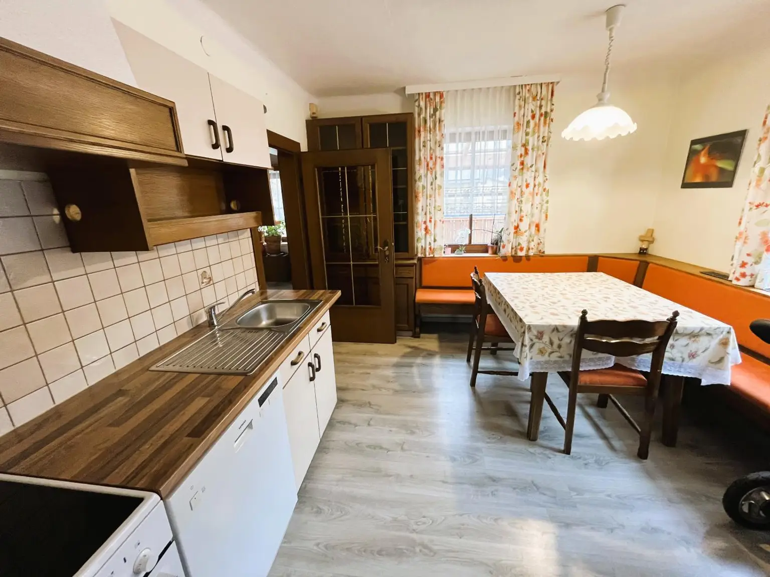 Erdgeschoss - Küche mit Essbereich