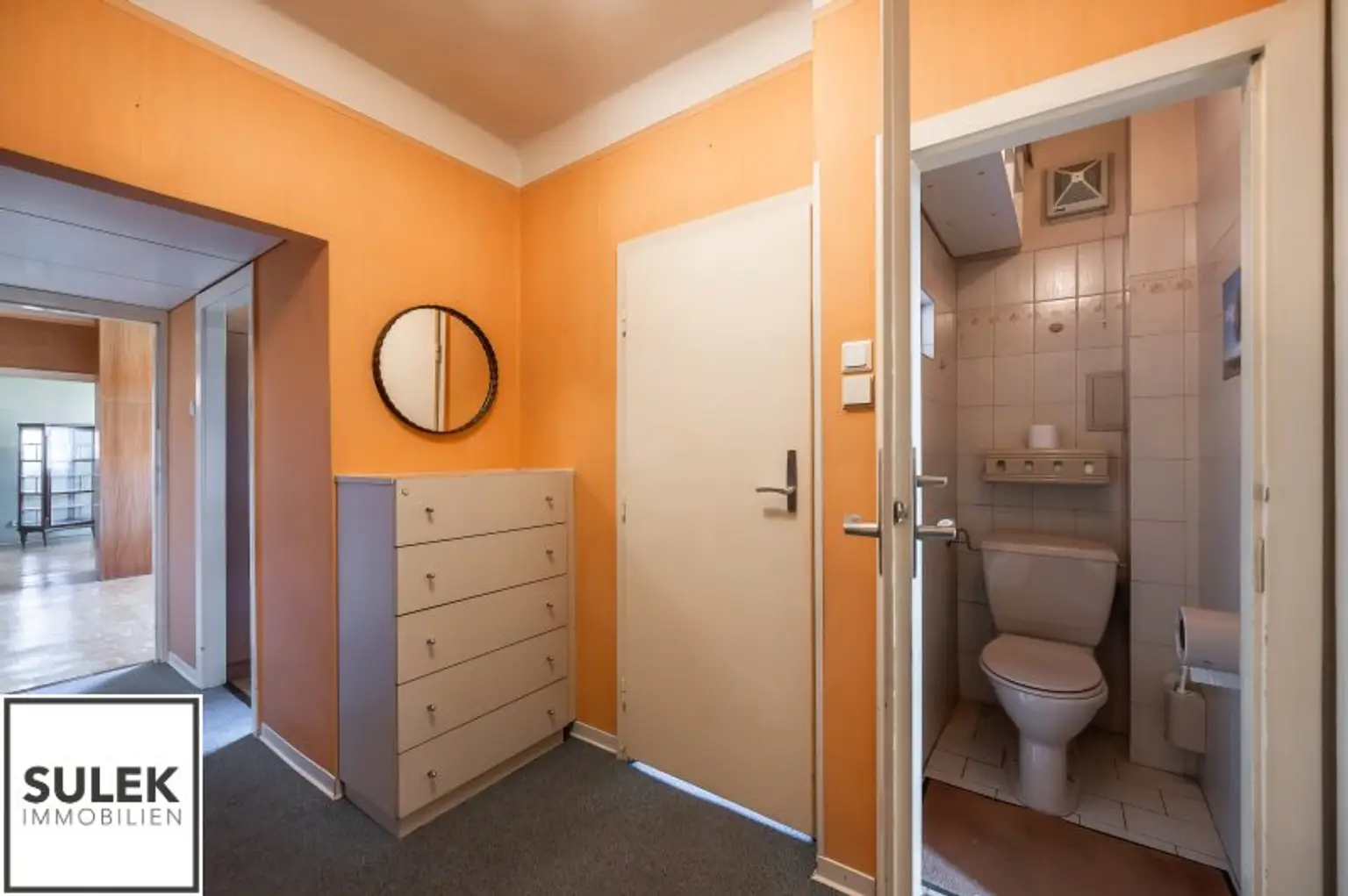 Bastiengasse 15: 3-Zimmer-DG-Wohnung mit separater Küche & gemütlicher, sonniger Terrasse