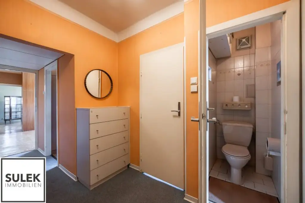 Bastiengasse 15: 3-Zimmer-DG-Wohnung mit separater Küche & gemütlicher, sonniger Terrasse