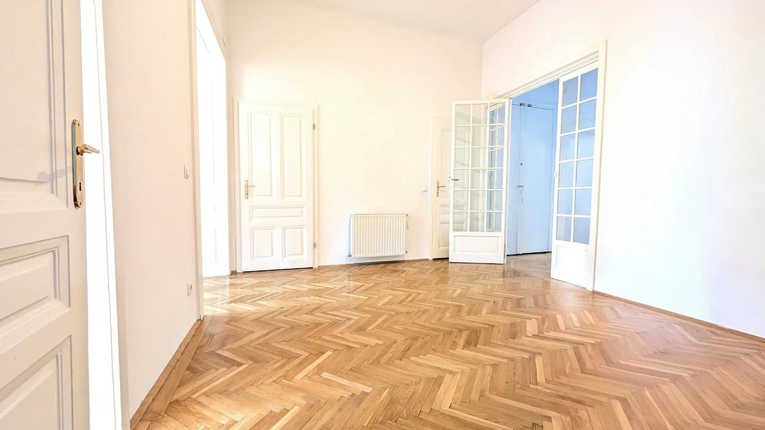 Altbau mit Charakter | 3 Zimmer, Fischgrätparkett und Grünblick am Apollopark