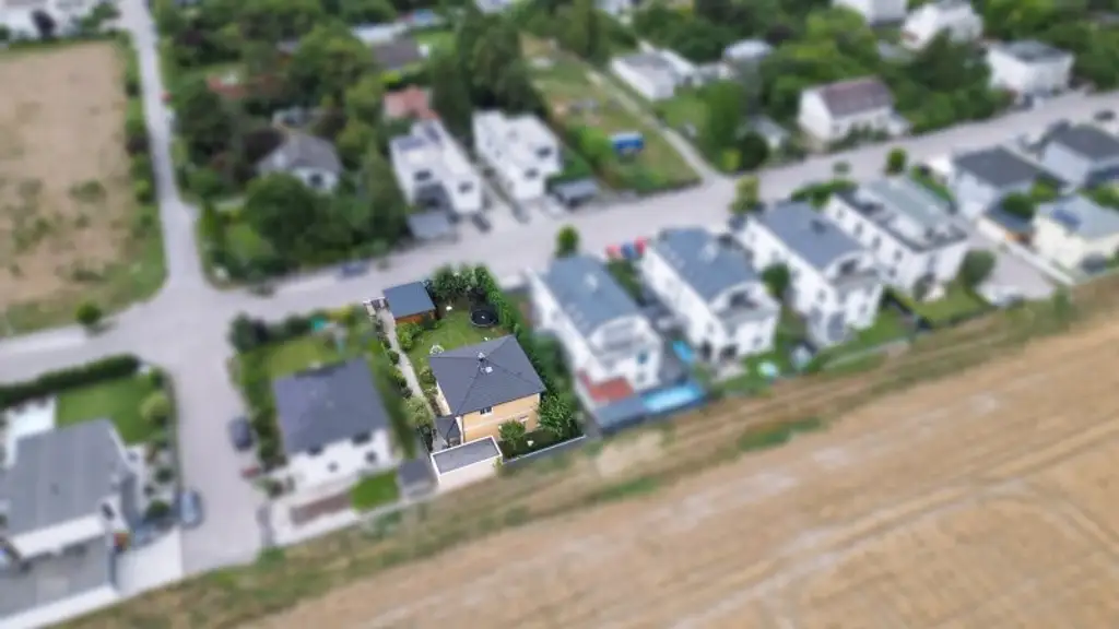 Charmantes Einfamilienhaus mit Nebengebäude und Doppelcarport – Ihr neues Zuhause wartet!