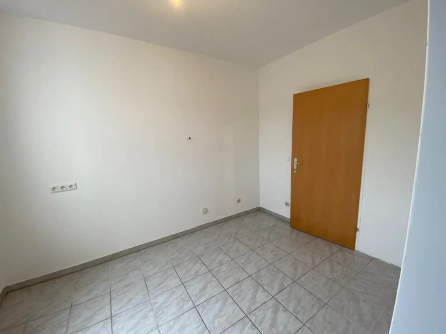 VOLLSANIERTE 3 - ZIMMERWOHNUNG PROVISIONSFREI ZU VERKAUFEN!