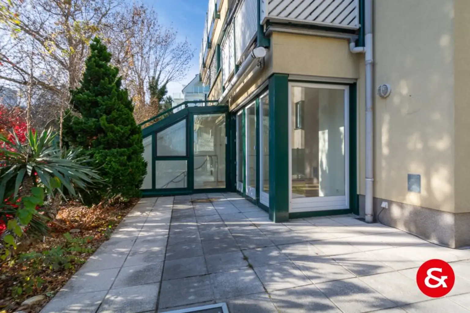 UNBERFISTETE Gartenwohnung mit Hobby/SPA-Ebene und 2 Garagenplätzen!